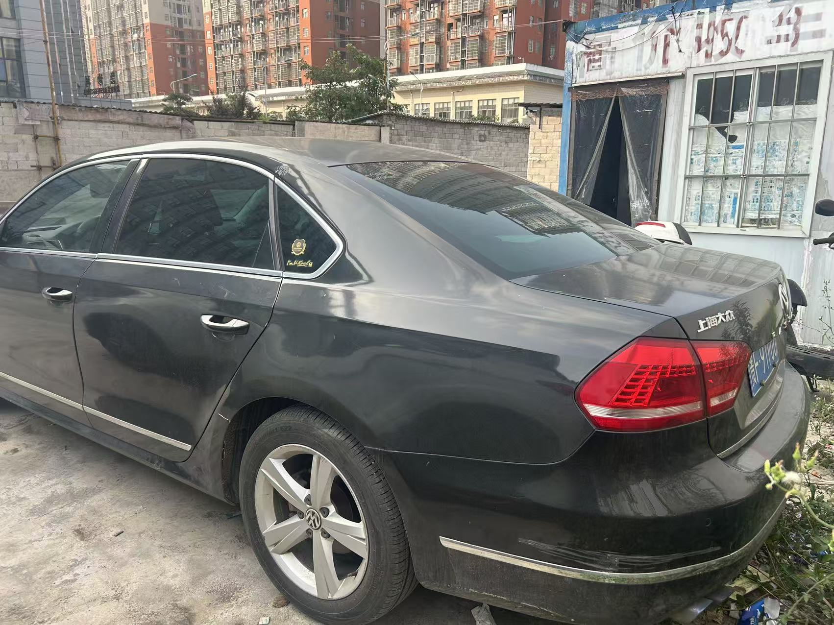 14年帕萨特1.8T排量，有违章，整车出也行，比废铁高点